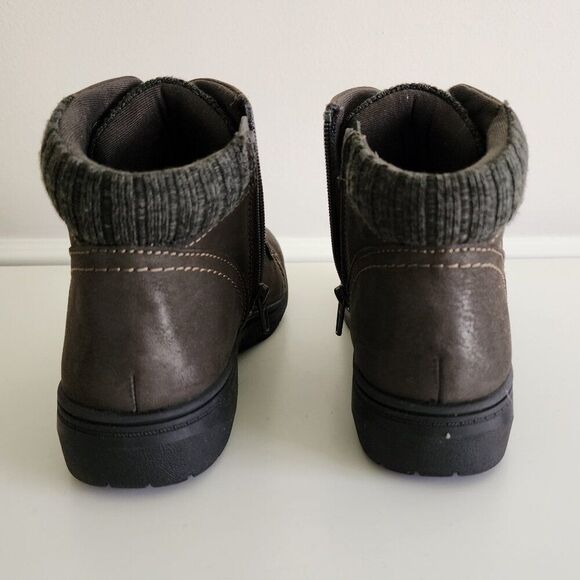 Clarks Carleigh Jade Leather Boot | Women's 6 | Side Zipper Olive Green LIKE NEW - Picture 5 of 10